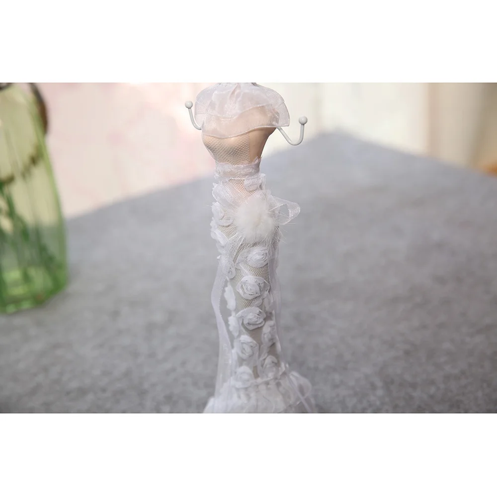 White Rose Flower Doll Metal Jewelry Pendant Display Holder Fashion Earrings for Sale