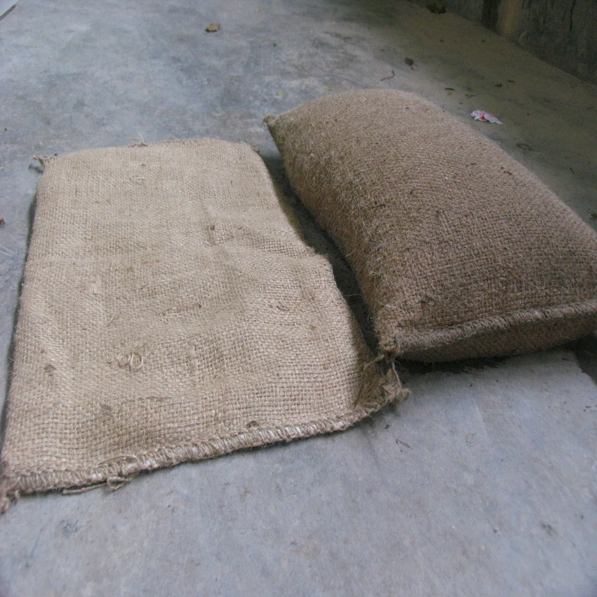 emergency flood control using sandbag,with SAP inside