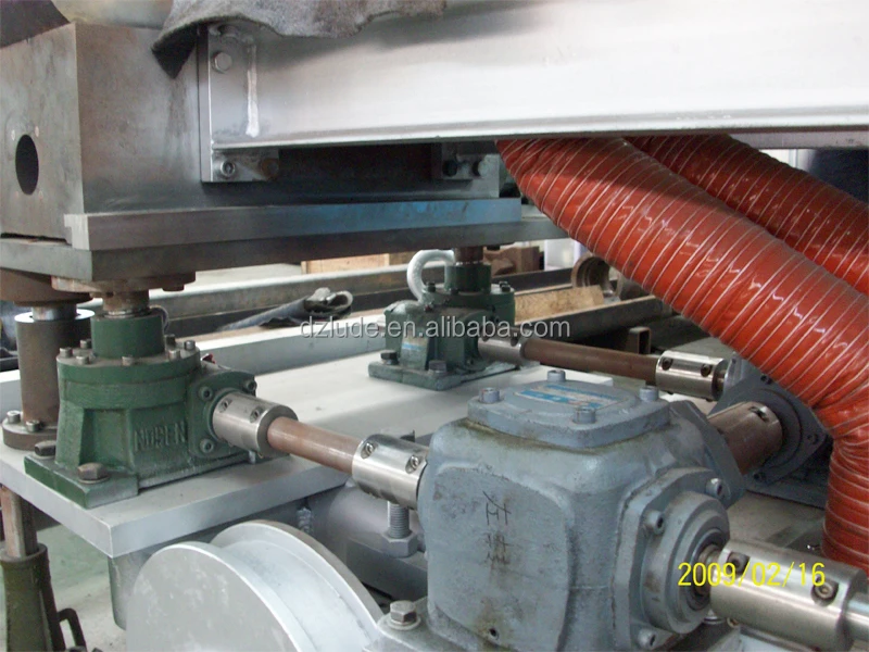 Inverted Translating screw jack lifting system of high efficiency