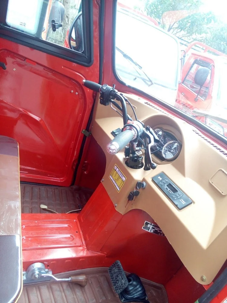 China Chongqing Factory Petrol Gasoline Cargo Tricycle Three Wheel Motorcycle Front Loading Van Cabin with Tool Box
