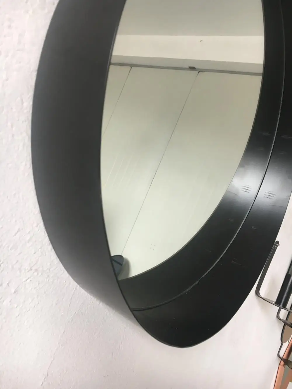 China decorative round black metal wall mirror shelf espejo para sala