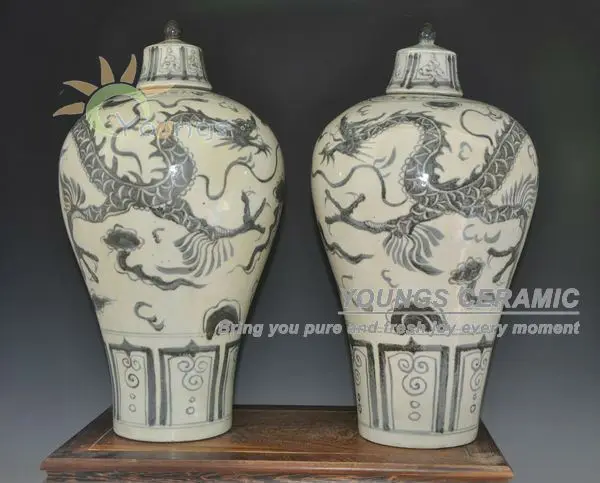 Antique Ming Reproduction Chinese Blue and White Porcelain Dragon Ginger Jars Vases