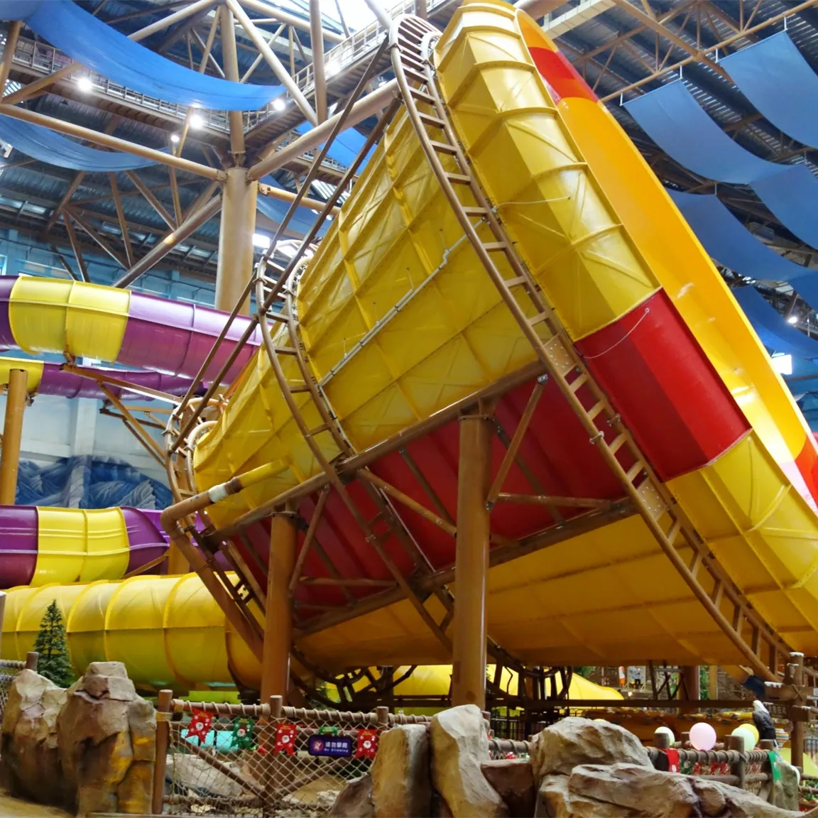 Световая стальная конструкция для аквапарка и парка развлечений с космической рамой