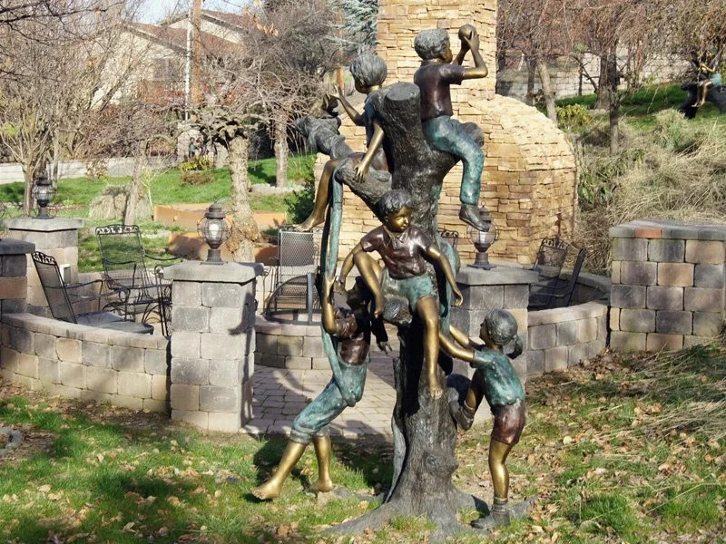 Wholesaler Lifesize Custom Made Factory Offer Garden Playing Children Bronze Kids Sculpture