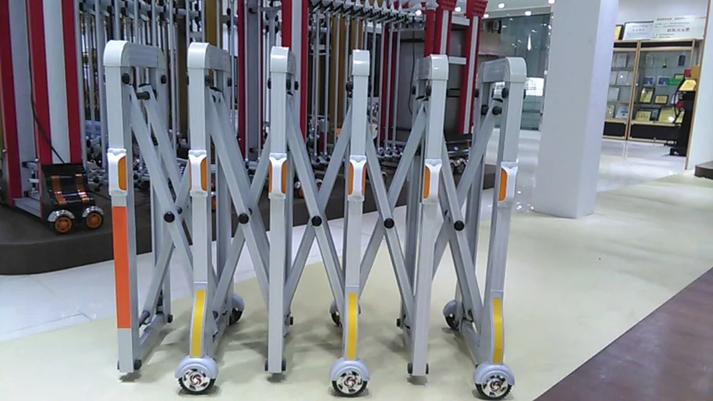 Aluminum road accordion barrier safety gate QG-Z1701