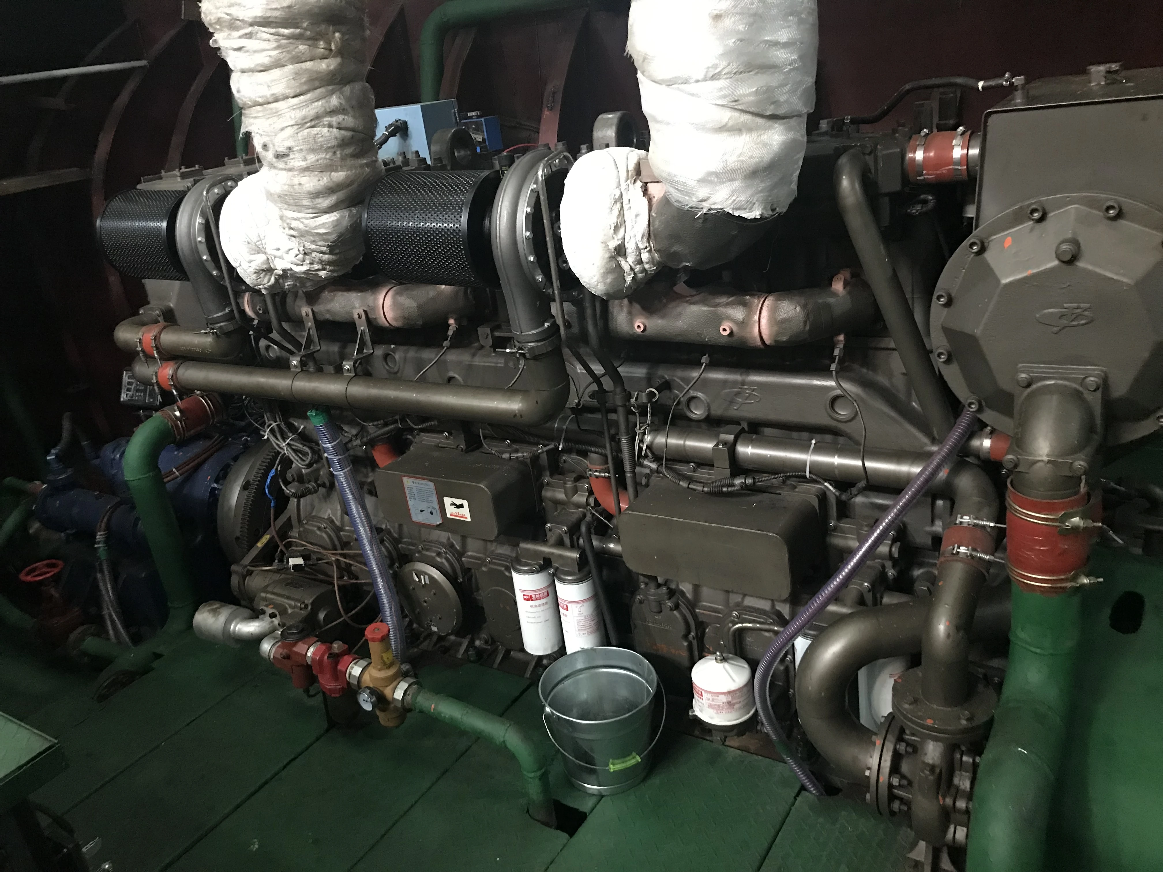  Бренд Yuchai лодочный двигатель 300 л.с. морской дизельный 220 кВт внутренний