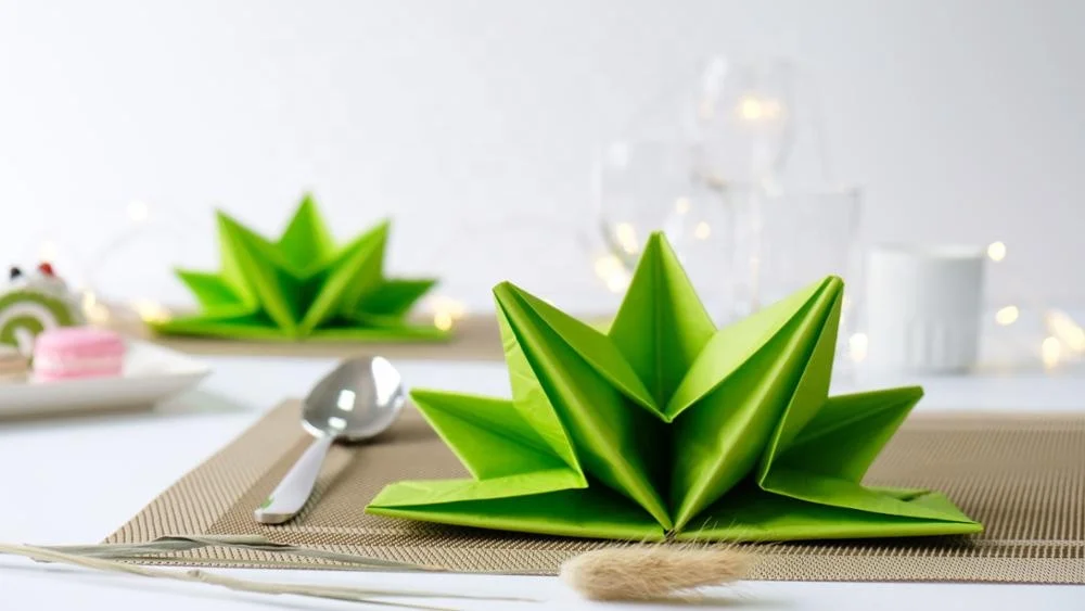 Luxury Elegant Pre-Folded Star Shape Dinner Decorative Napkins