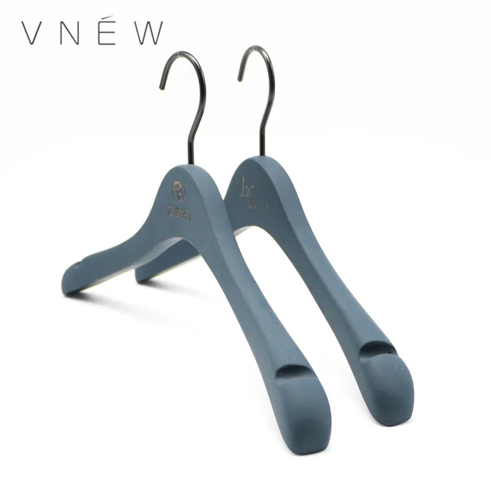 High quality hanger custom high end antislip rubber  color coat clothes wood  hanger