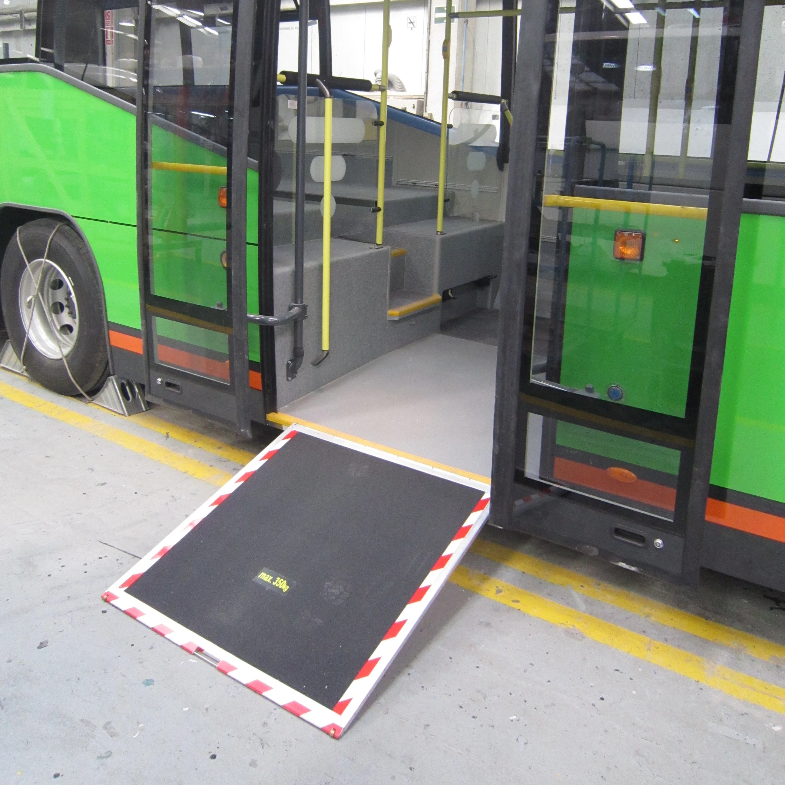CE certified EWR-L bus wheelchair loading ramps with 350kg capacity