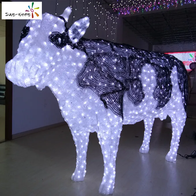 Cute large plastic garden cow for outdoor decoration with good quality