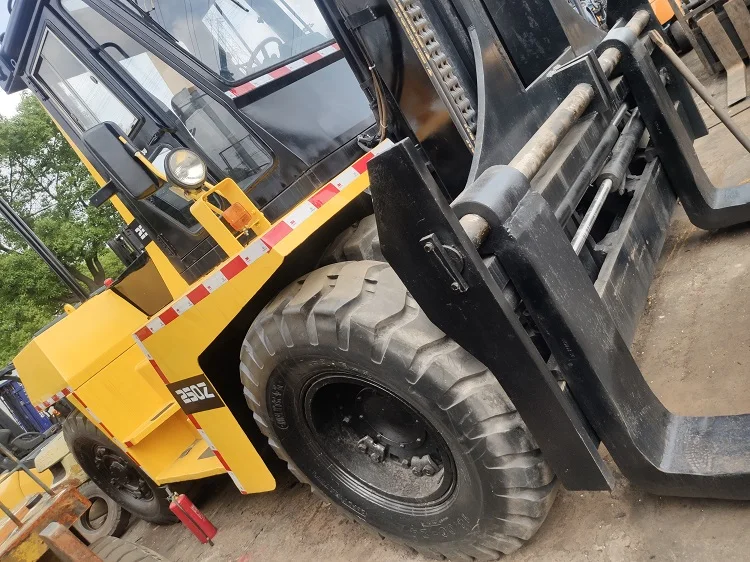 Подержанный японский 25-тонный дизельный вилочный погрузчик Komatsu 250z (2,5-25 тонн), продажа тяжелых вилочных погрузчиков