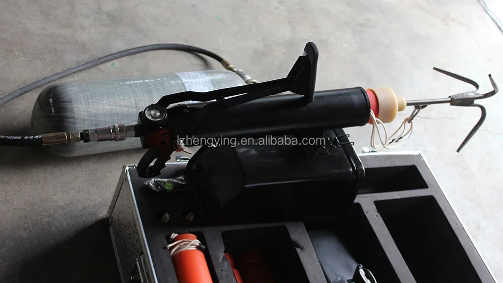 Pneumatic lifesaving rope launcher