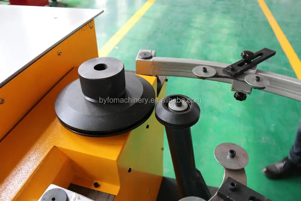 Shrimp elbow maker machine