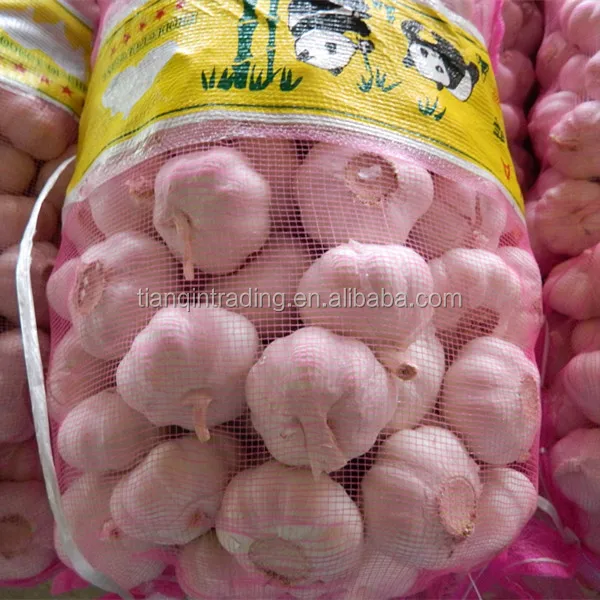 Чистый белый чеснок для