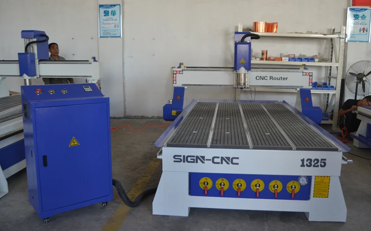  1325 кВт Вакуумный насос CNC деревообрабатывающий режущий маршрутизатор для шкафа