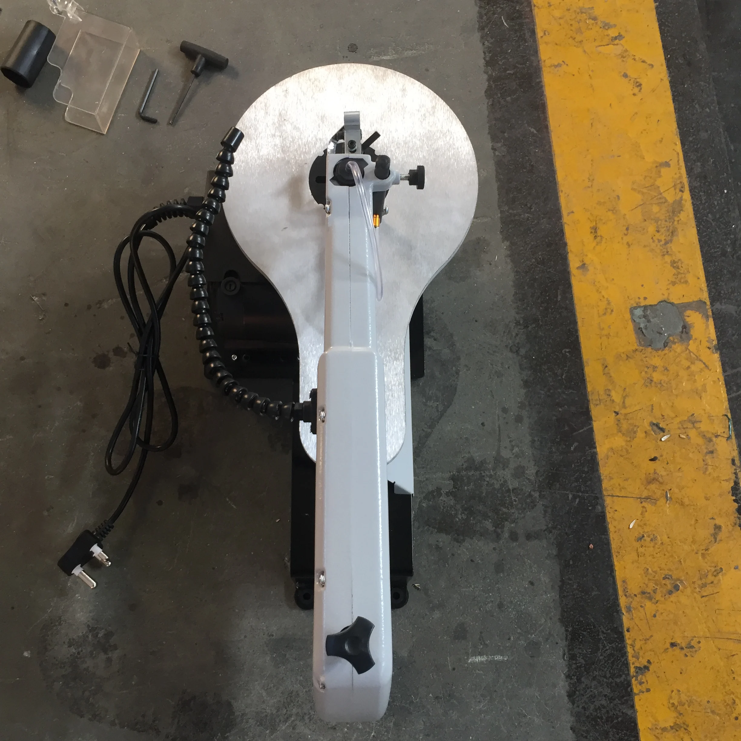 Регулируемая скорость мощная пила прокрутки ножной переключатель может быть добавлен светодиодный свет и вентилятор