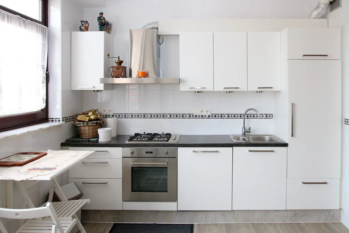 Factory customize lacquer finish kitchen designs kitchen cabinet for small spaces