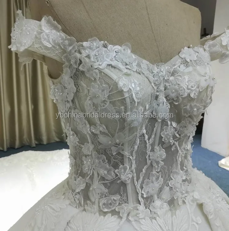 Luxurious big dress with lace and crystal beads shoulder wedding ball gown dress