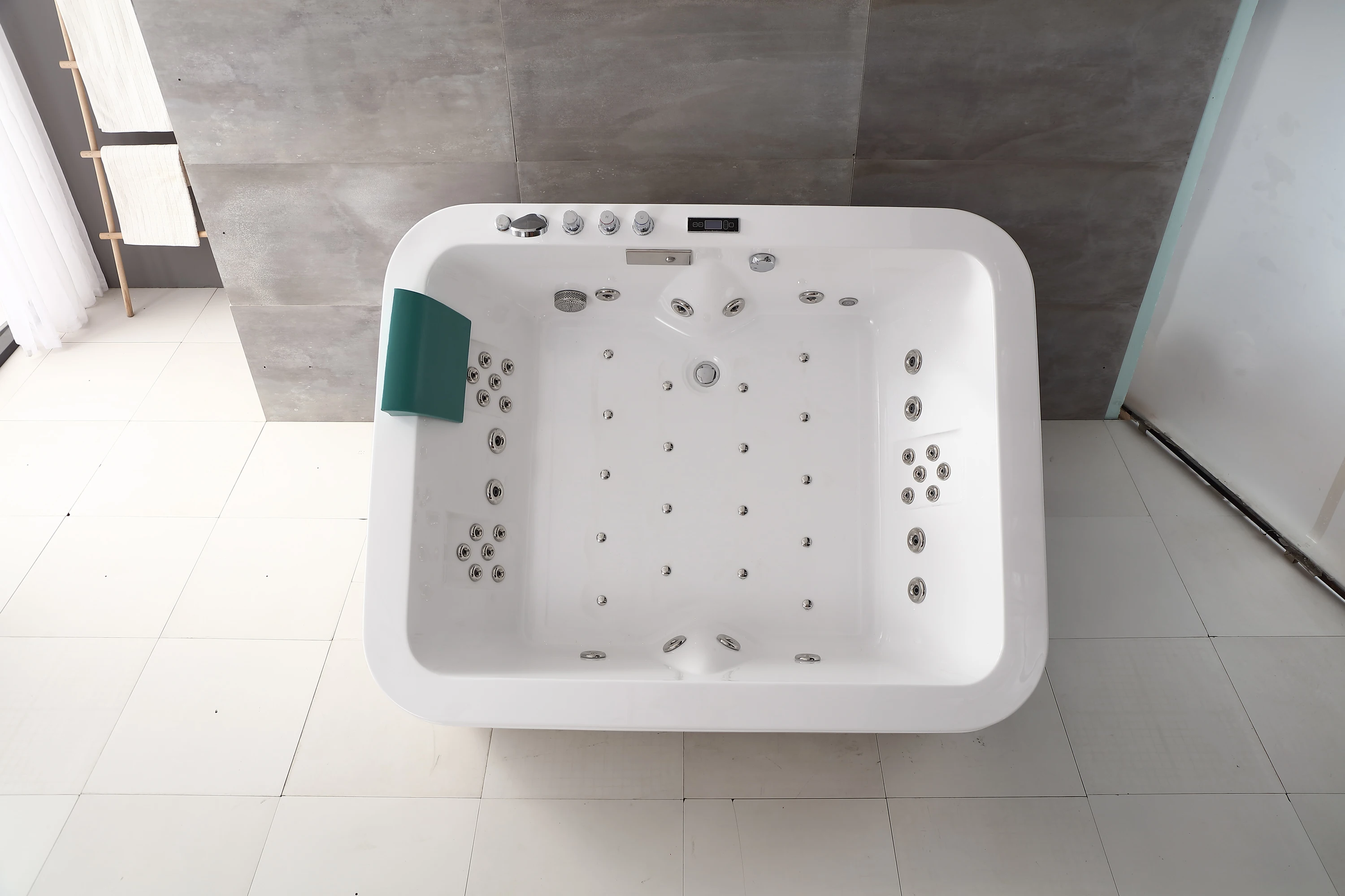 Artificial acrylic whirlpool massage bathtubs cheap freestanding bathtub for 3 person tub Q363