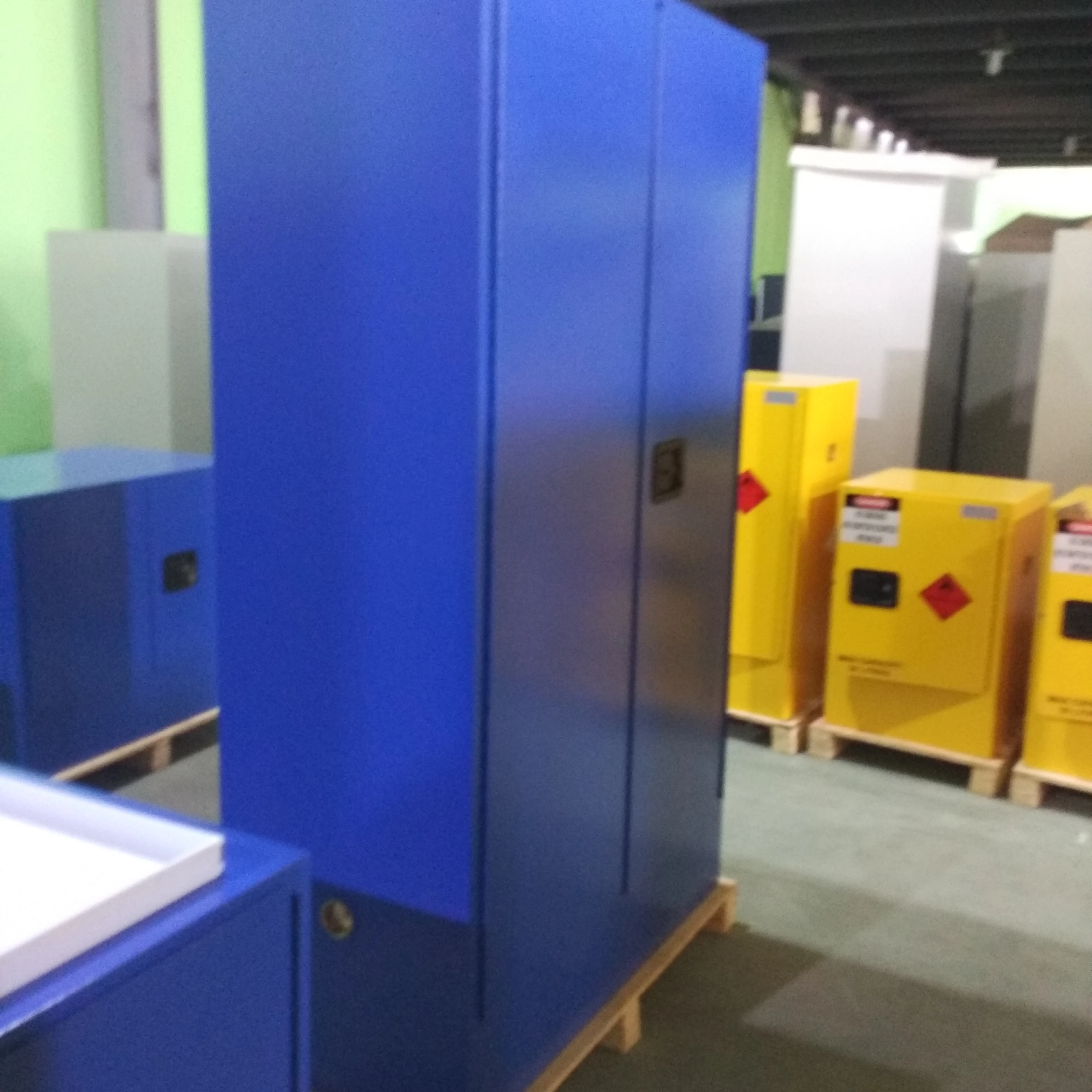 Golden Knight Anti-Corrosive Storage Cabinet used in university lab, fireproof chemistry laboratory furniture