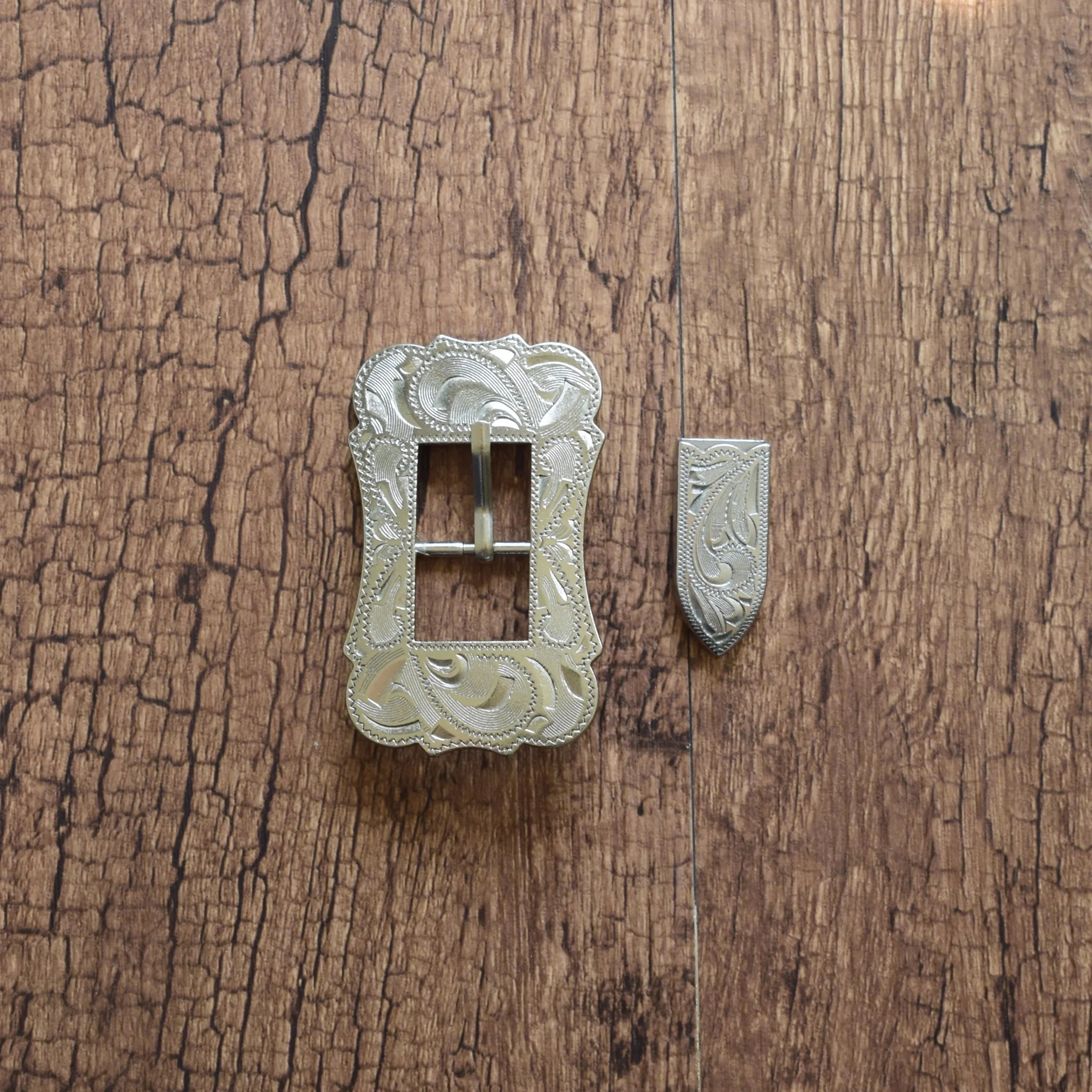 Набор серебряных пряжек из сплава