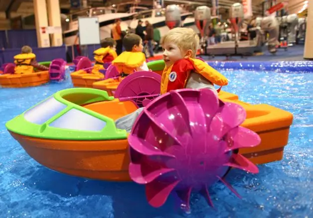 HI CE Kids Hand Paddle Boat Electric Bumper  Inflatable Water Bumper Boat Kids Hand Paddle Boat