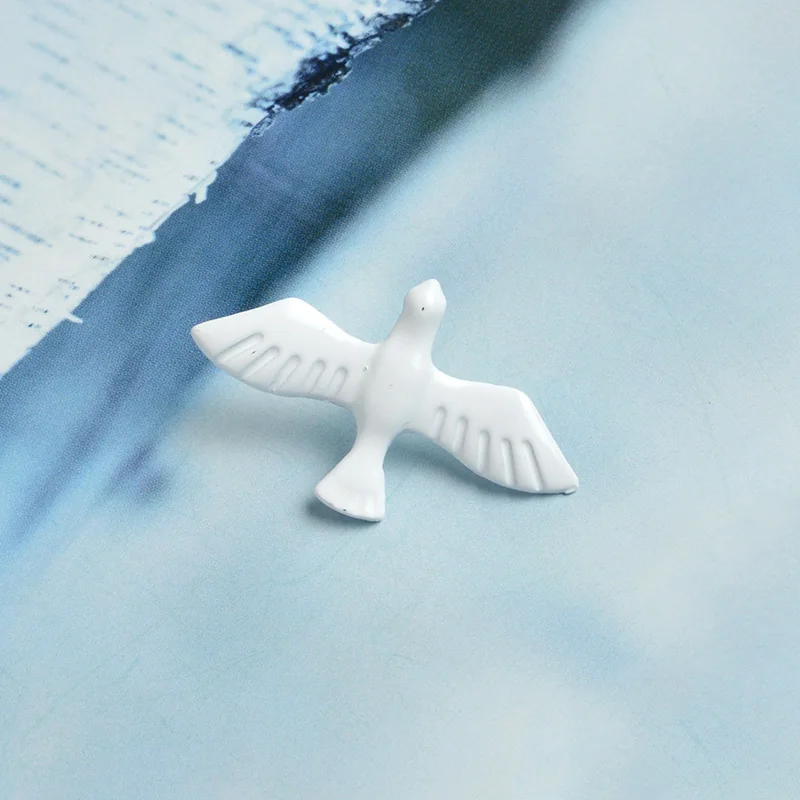 QIHE Bird Pins Bird Brooch Fashion Jewelry Wholesale Drmetalipping Brooch Pin Decoration Peace Dove Pin Peace Pigeon White Alloy
