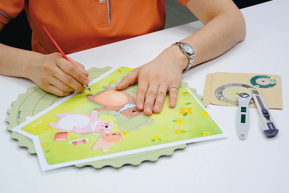 Amazon wholesale Taiwan supply Authenticated Anti-Slip eco friendly PP Rotary Craft Rotating Cutting Mat with Food-Grade Ink