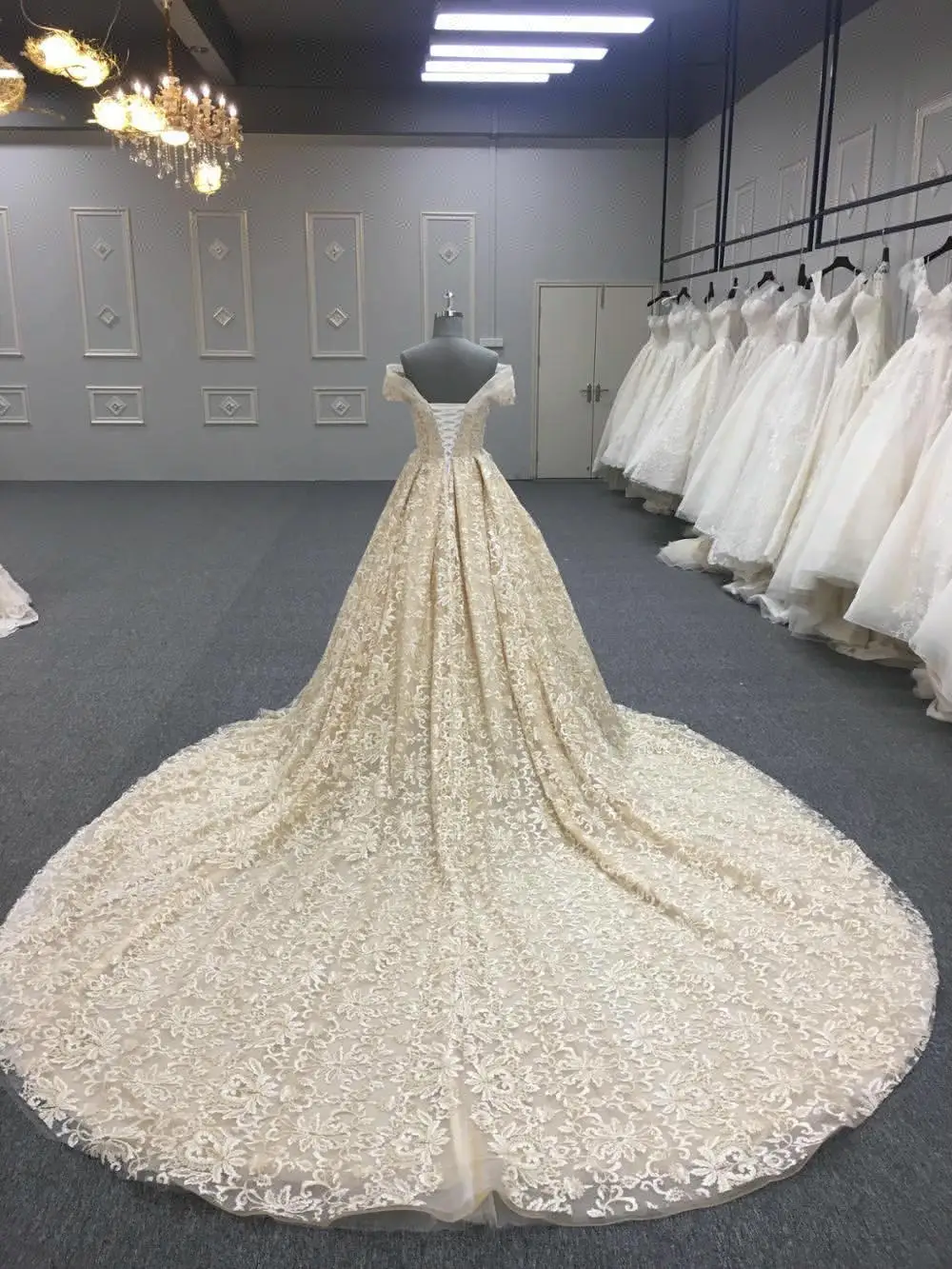 Alibaba high quality gold luxury wedding dress bridal gown 2018