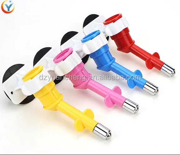 Hot Sale Dog Water Dispenser Hanging Bottle Feeder Pet Water Drinking Head