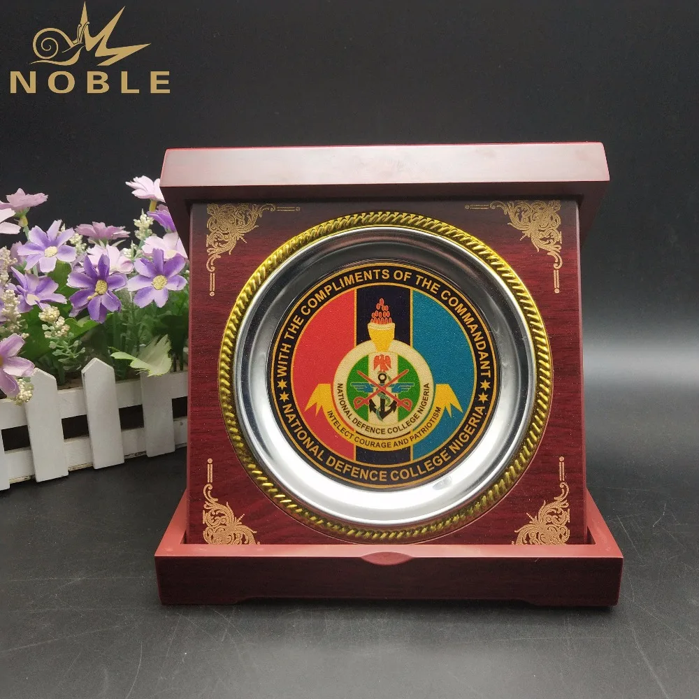 Custom Souvenir Decorative Metal Round Plaque Wooden Award Trophy Plaque with Box
