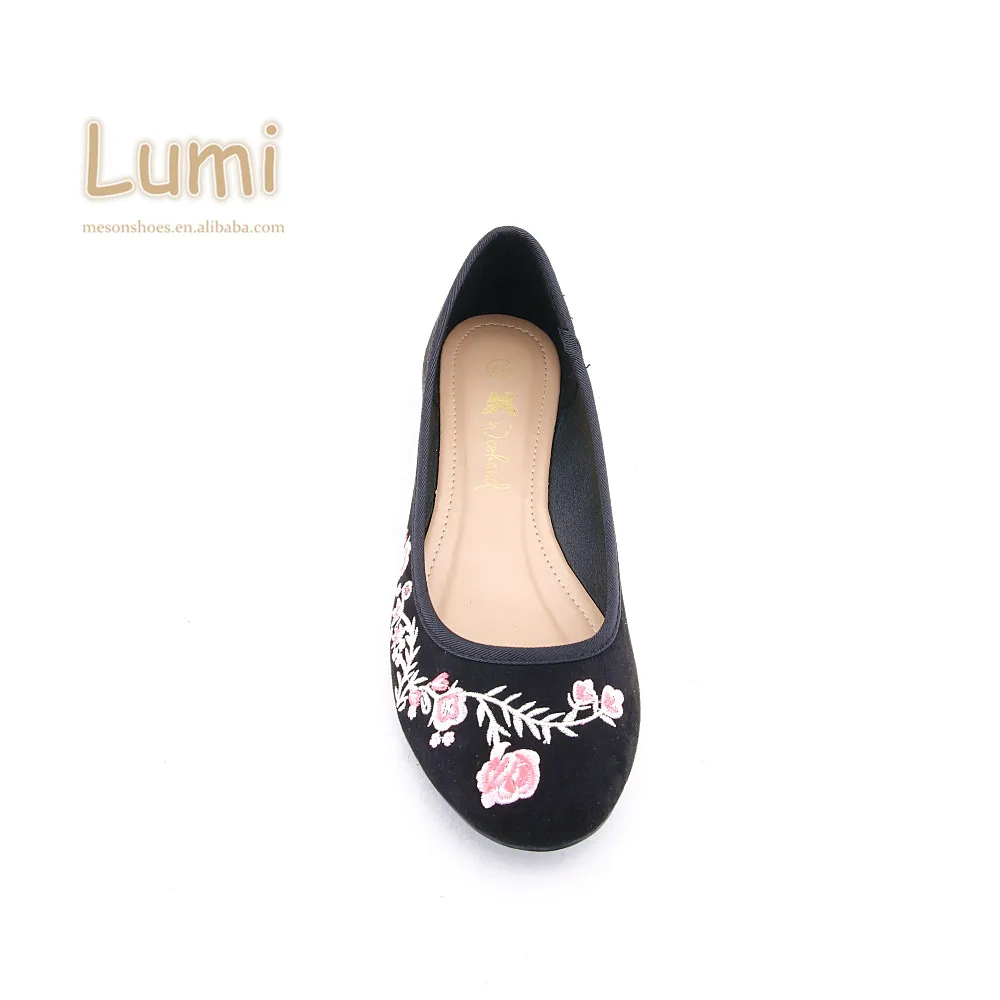 China Manufacturer Folk Style Embroidery Dance Shoe Ballet Flat Shoes