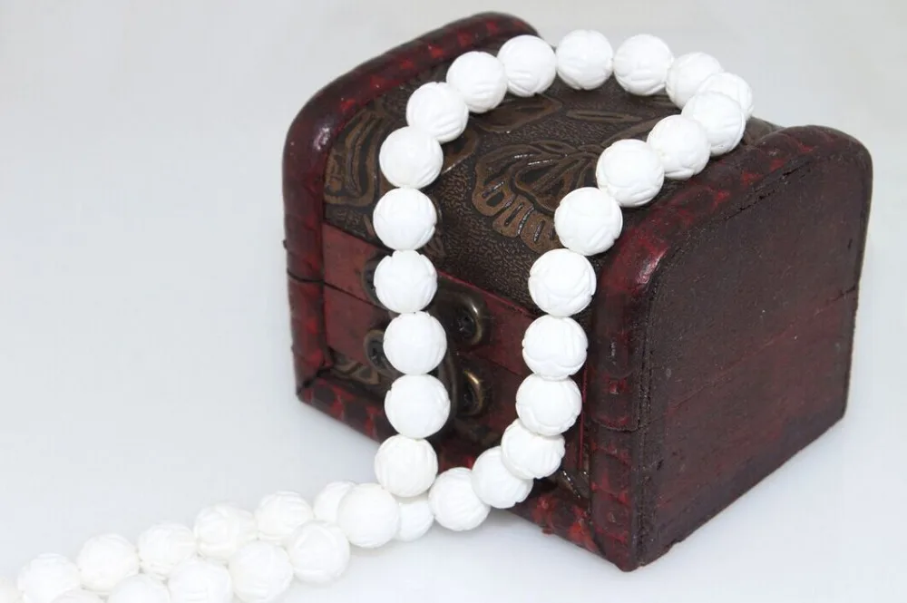 
Size 8 10 12 14mm, carving Lotus shape, natural white deep sea shell Tridacna round beads 