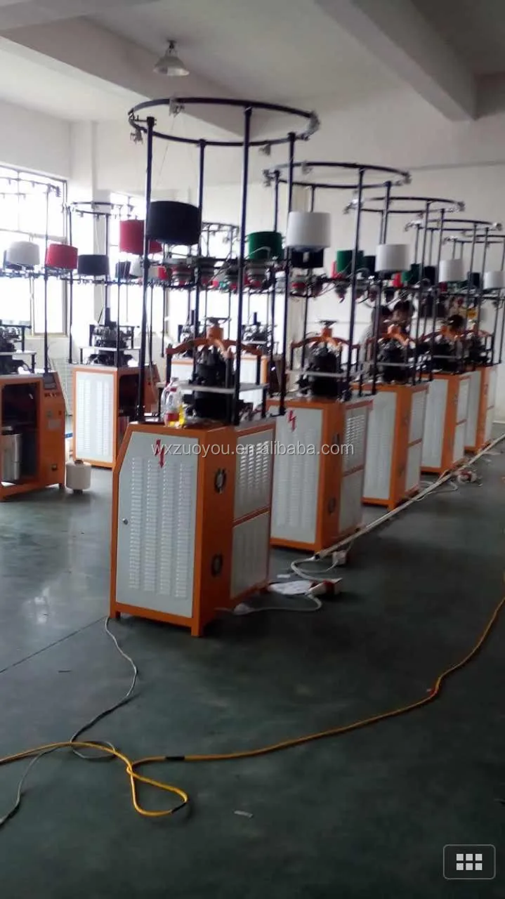 Small diameter circular knitting machine for hat and scarf