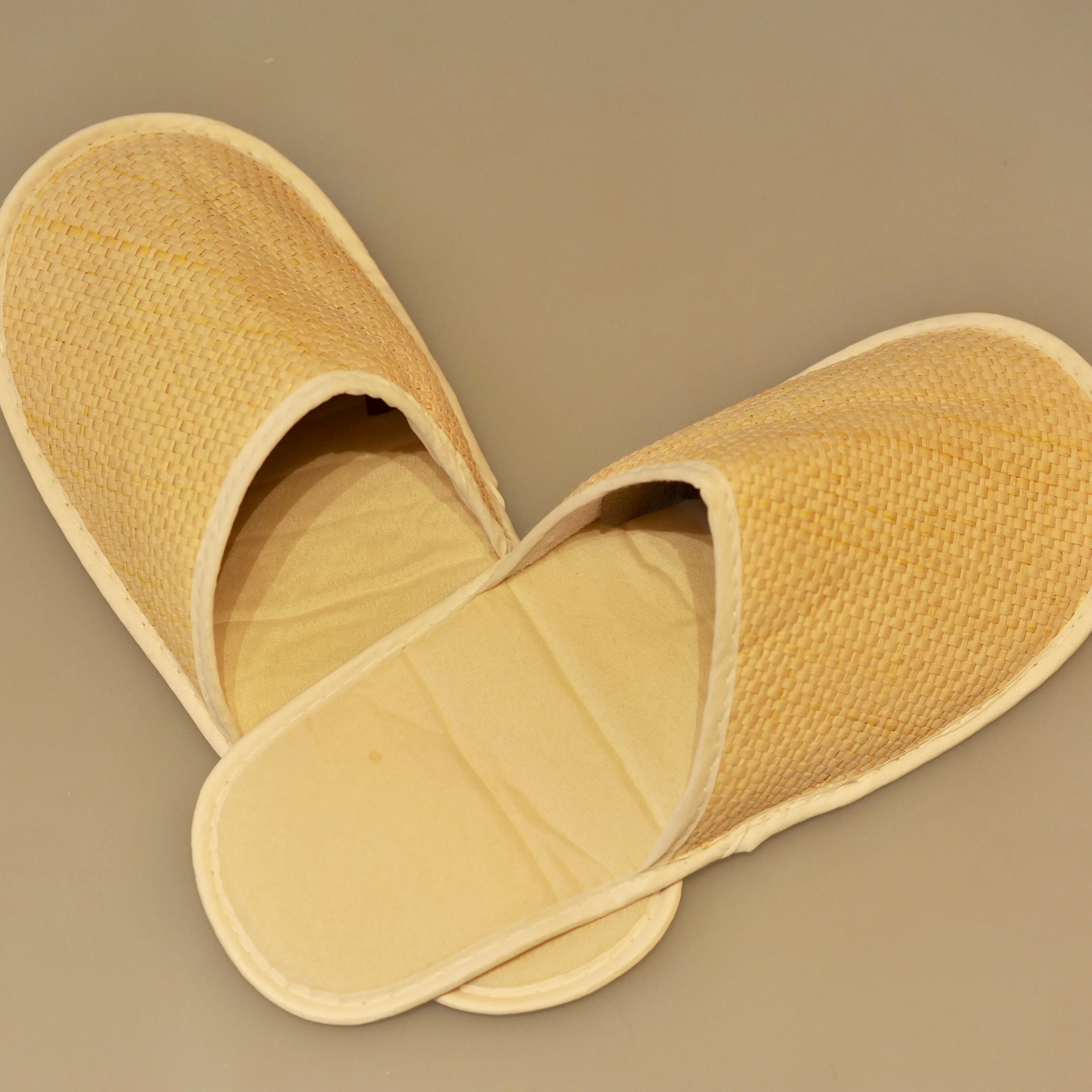 
Eco friendly disposable paper fabric slipper for hotel and bathroom 