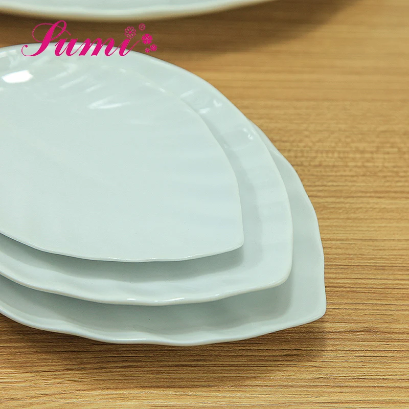 Wholesale top quality white porcelain cute leaf shaped dinner plate set
