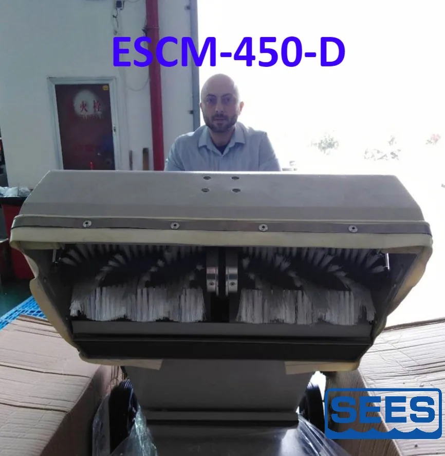 ESCALATOR MOVING WALK STEP CLEANER