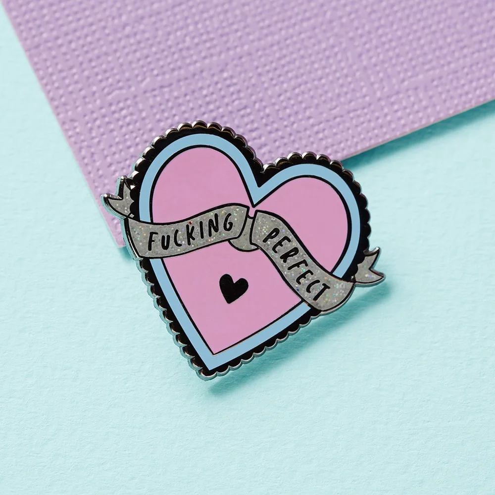 Shanghai custom hard metal в форме сердца эмалированная булавка