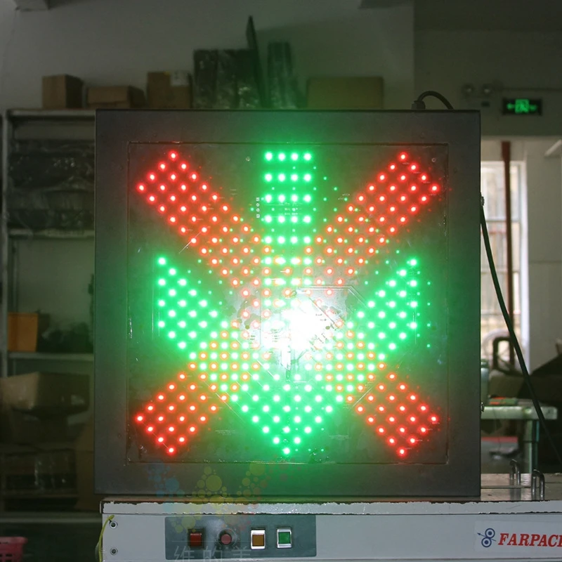 Manufacturers wholesale toll station LED red cross green arrow to stop double-sided canopy warning traffic light