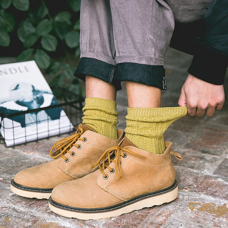 Cheap Autumn winter solid color unique design skin-friendly men crew socks,wholesale fashion custom polyester men sport crew sock