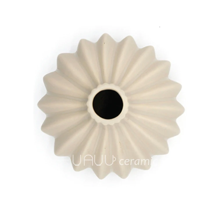 China supplier restaurant decoration garlic shape ceramic flower vase