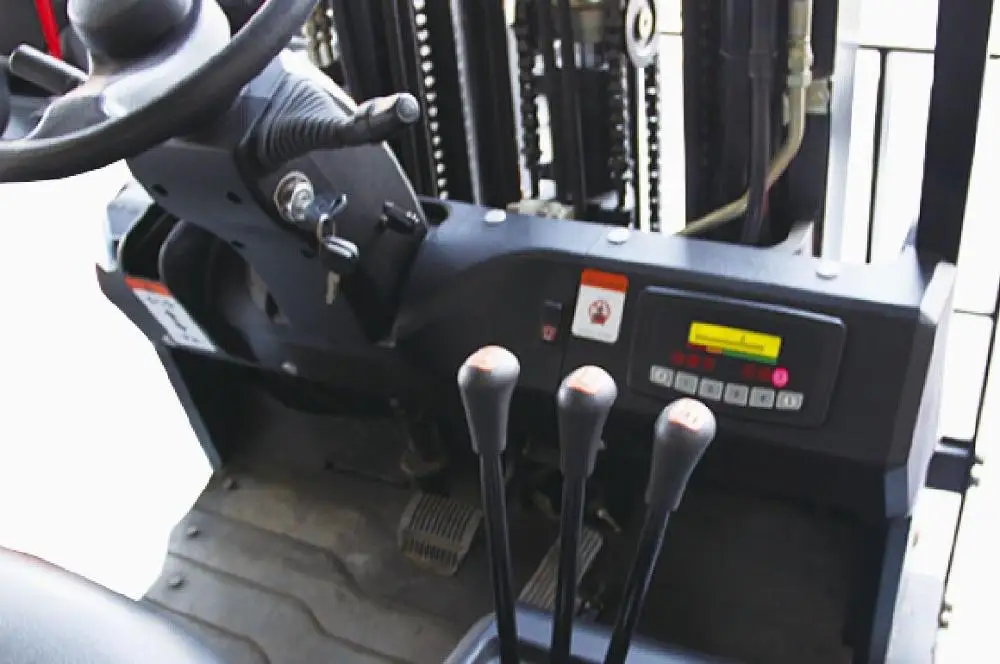 RED-LIFT Three-wheel Forklift CPD15TV8