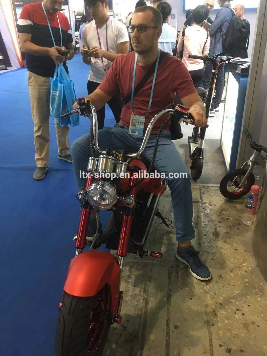 2022 Latest 18*9.5 Inch Fat Tire 2 Wheels Citycoco Electric Haley Scooter,Cool 2000W Lithium Battery Electric Citycoco Motorbike