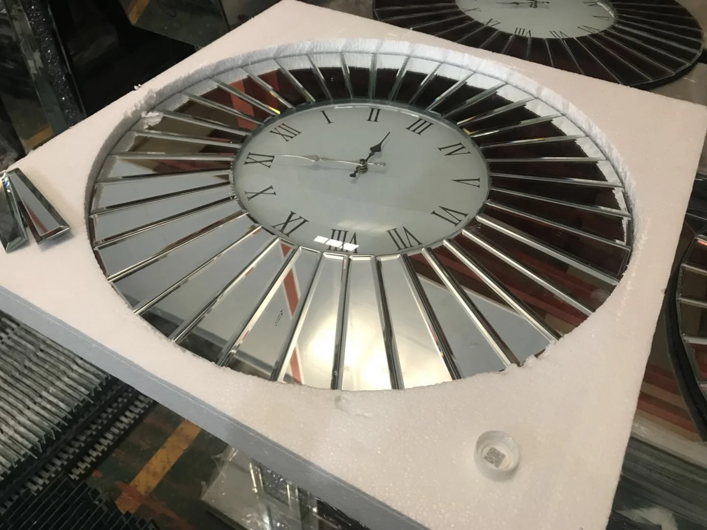 Mirrored clock decorative clock  with crushed crystal crushed diamond