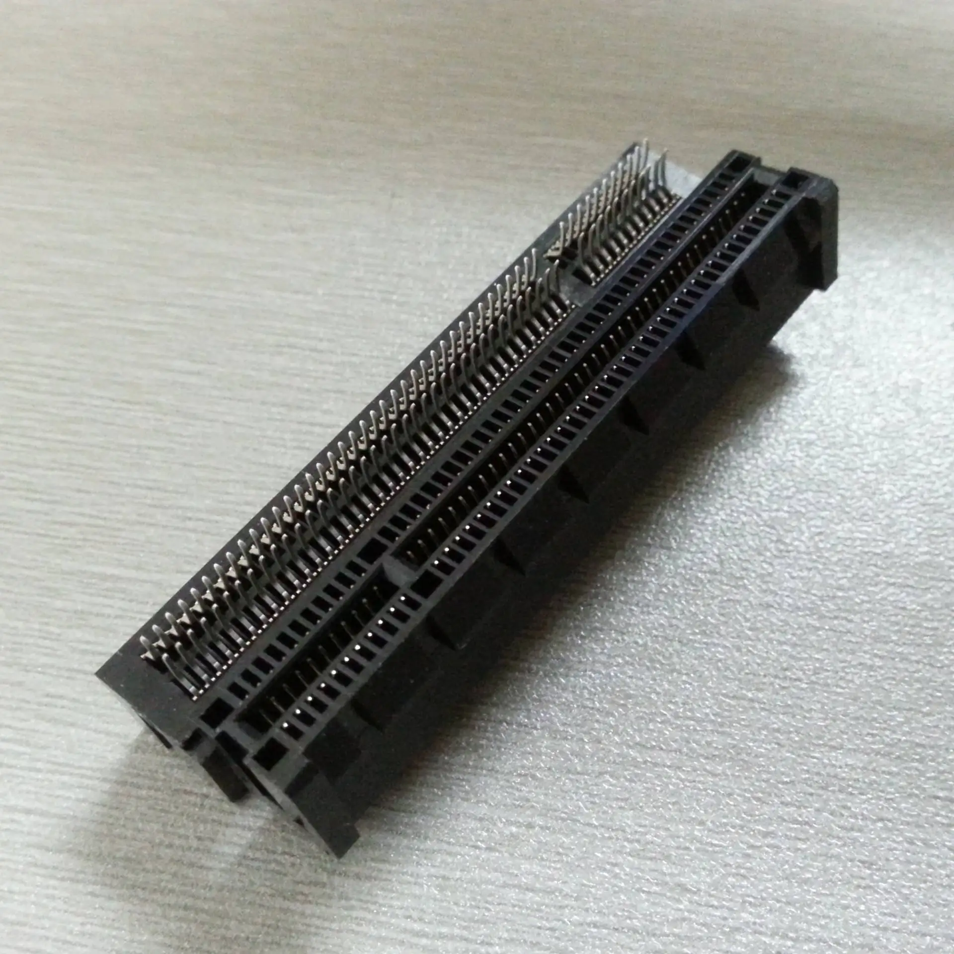 1.0mm PCI Express Card Slot Connectors