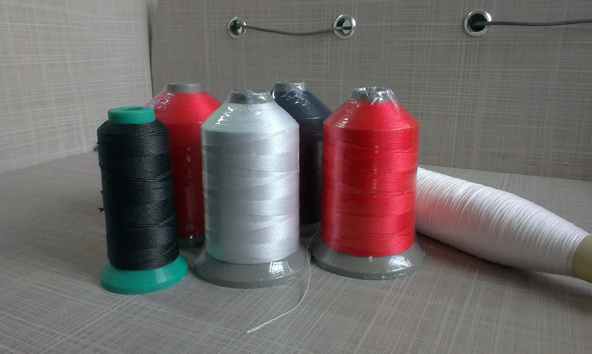 PTFE /Polytetrafluoroethylene high temperature resistance sewing thread for industry dust collector filter bag