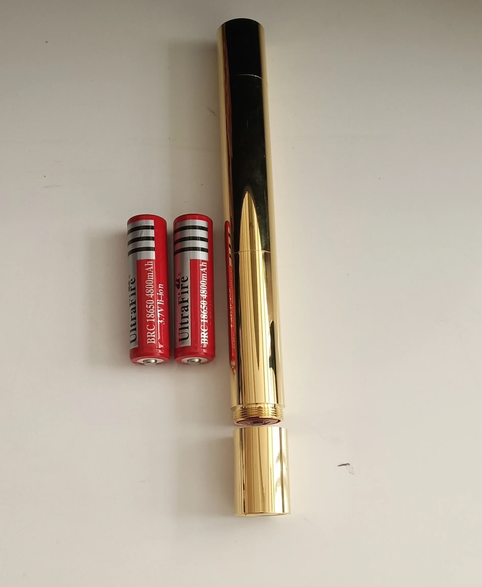 LM-950 High power 3000mW blue laser pointer can burning the match cigarette and can cut paper