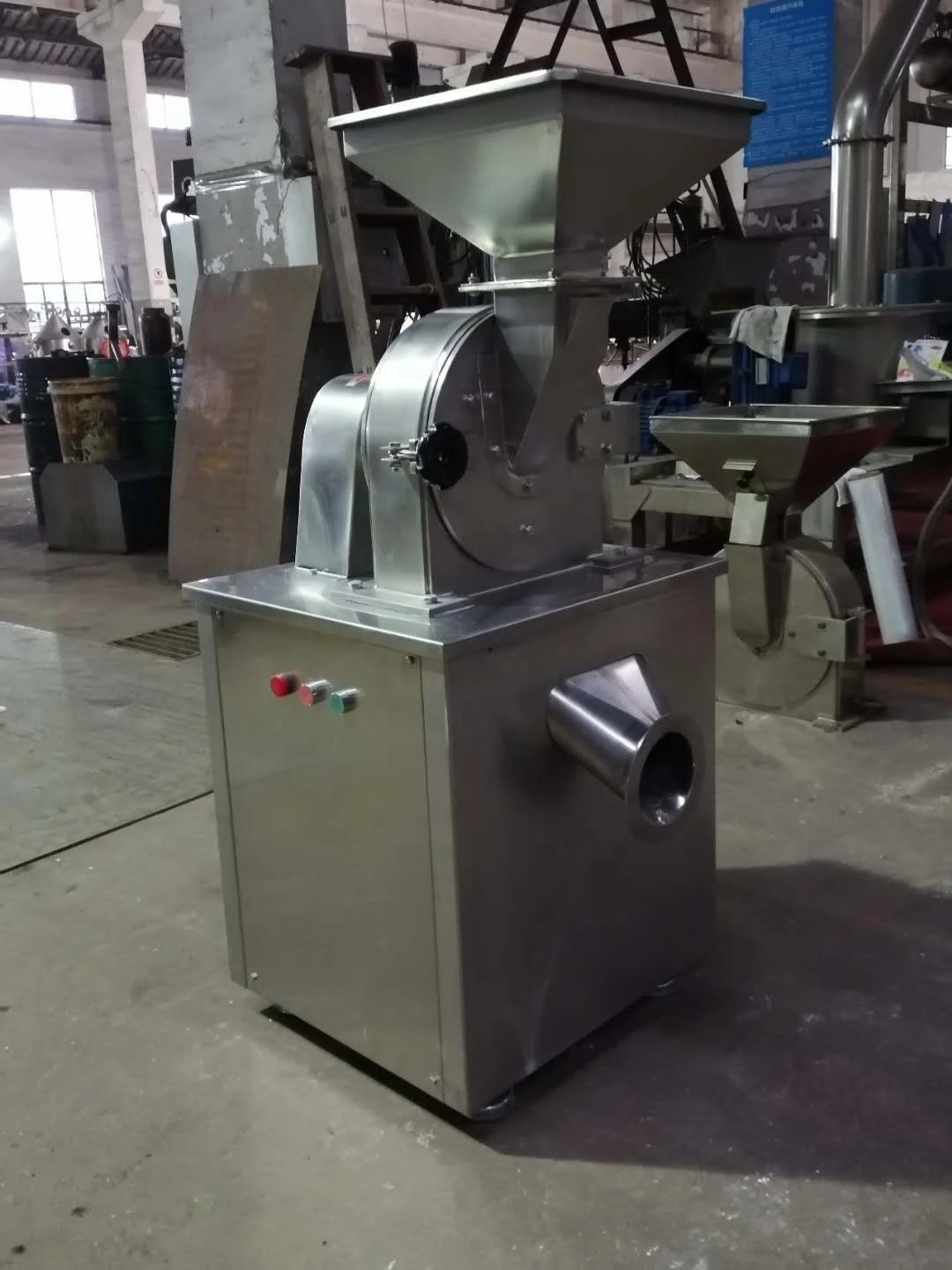 pepper Plastic machine with liquid nitrogen cryogenic grinding mill