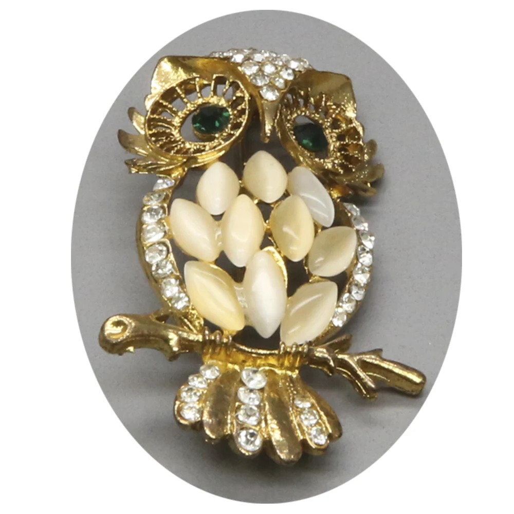 Cheap custom woven logo slouch crochet hat horse brooch