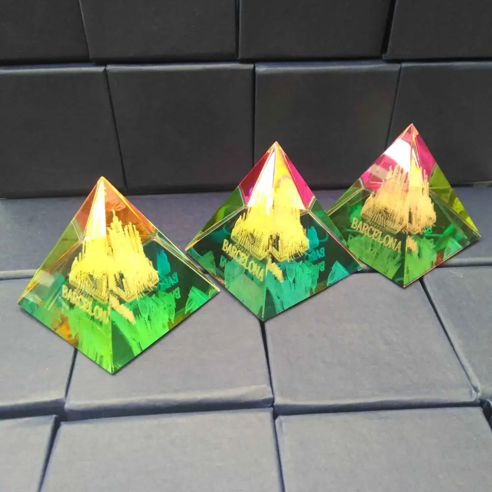 Wholesale 3d Laser Engraving Photo K9 Crystal Pyramid Prism Optical Glass Prisms Paperweight For Office Decoration